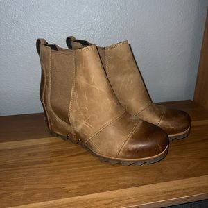 Never Worn Distressed Sorel Boots